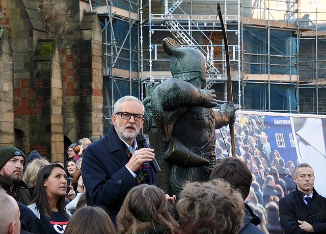 Jeremy Corbyn in Nottingham alongside statue of Robin Hood