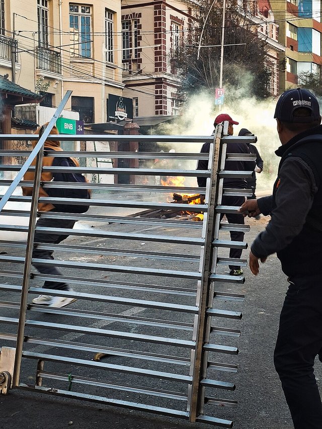 Protests outside the Bolivian Education Ministry – May 2026 photo by N1ny4t