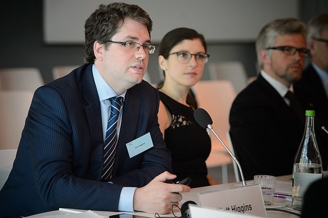 Eliot Higgins,a founder of Bellingcat with Alina Polyakova Assistant Director of The Atlantic Council 2015 photo by Heinrich-Böll-Stiftung