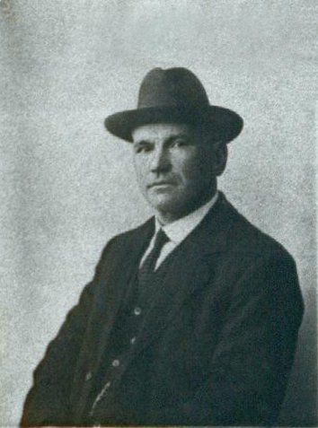 John McLean's passport application photograph (1919)