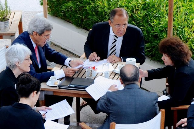 2013 September. John Kerry , US Secretary of State (top left) and Sergei Lavrov (top), Russia's Foreign Minister, at the final negotiating session on destroying syria's chemical weapons.